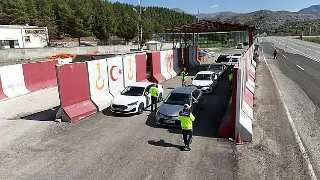 Siirt'te Bayram Tatilinde Onlarca Sürücüye Ceza Kesilirken Çok Sayıda Araç Trafikten Men Edildi