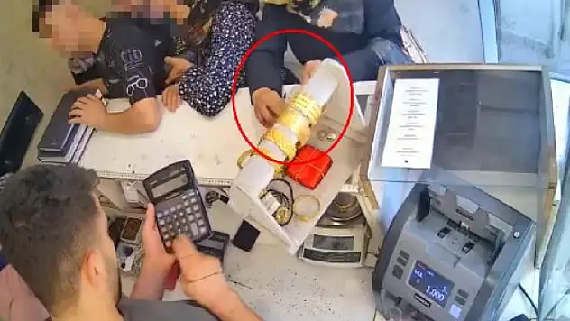 Siirt'te Bir Kadın 3 Çeyrek Altın Satın Aldığı Kuyumcudan 100 Gramlık Bilezik Çaldı