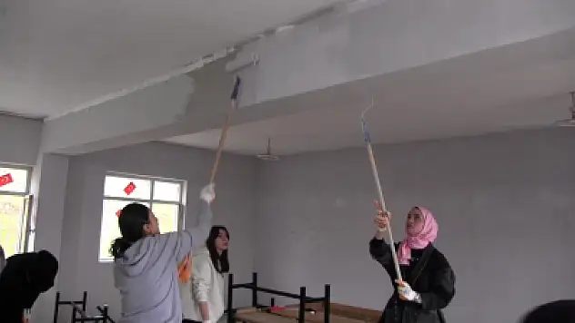 Siirt'te, Gönüllü Öğretmenlerin Köy Okullarına Özverili Katkıları!