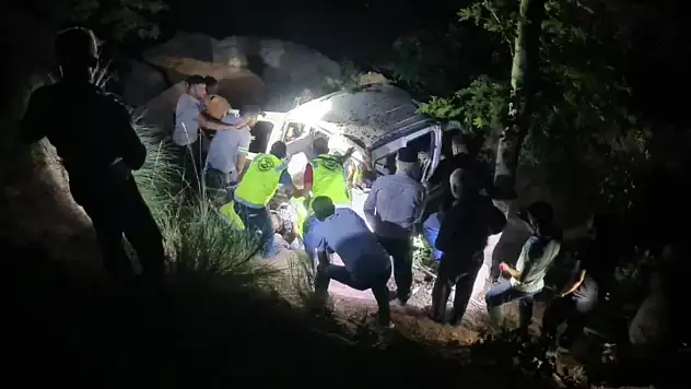 Siirt'te, Kayıp Olarak Aranan 67 Yaşındaki Aybek, 150 Metrelik Uçurumda Yaralı Olarak Bulundu