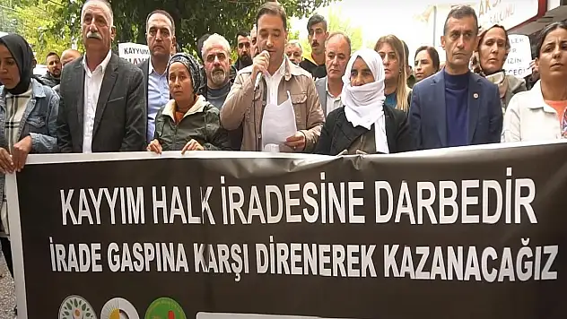 Siirt'te Kayyum Atamaları Protesto Edildi