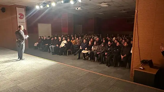 Siirt'te Kültürel Buluşma: Salih Yıldızöz Sahne Aldı