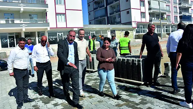 Siirt'te Mahallelerde Kilit Parke Taşı Döşeme ve Kaldırım Yenileme Çalışmaları