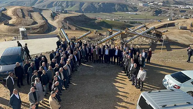 Siirt'te Muhtarlara 'Asfalt Plenti ve Taş Kırma, Yıkama, Eleme Tesisi' Tanıtıldı