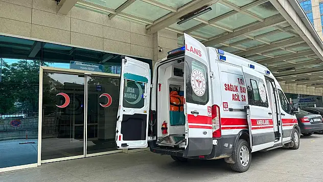 Siirt'te Otomobil Çarpan 1'i Jandarma Personeli 3 Kişi Yaralandı