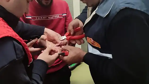 Siirt'te Parmağa Sıkışan Yüzüğü İtfaiye Ekipleri Çıkardı
