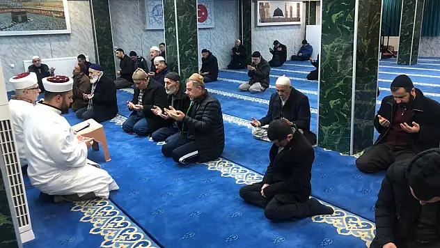 Siirt'te Seher Vakti Eller Semaya Kalktı ve Şehitlerimiz İçin Dua Edildi