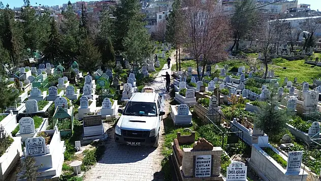 Siirt'te Şehir Mezarlıklarında Ot İlaçlama ve Temizlik Çalışmaları