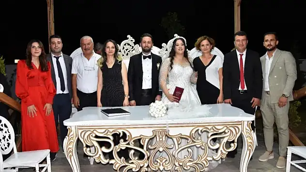 Siirt'te, Siyasetin ve Bürokrasinin Ağır Topları Bilek ve Nas Ailesinin Düğününde Bir Araya Geldi