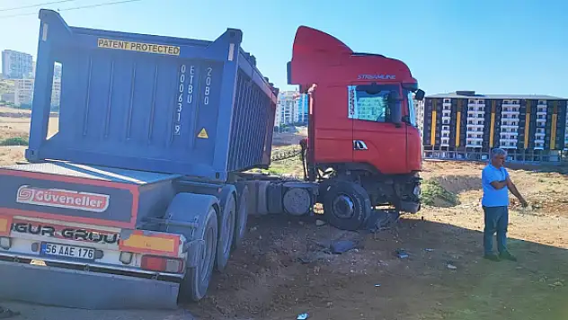 Siirt'te TIR ve Otomobil Çarpıştı!