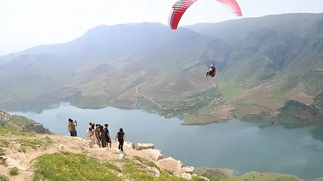 Siirt'te Yamaç Paraşütü Heyecanı