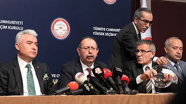 SİYASİ PARTİLERİN VE İTTİFAKLARIN OY PUSULASINDAKİ YERLERİ BELİRLENDİ