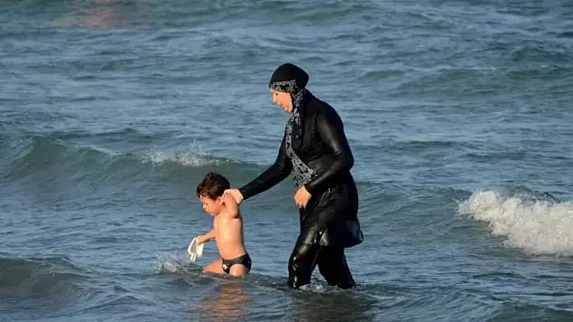 Suriye'de Plajlarda Mayo Düzenlemesi: Kadınlara Burkini, Erkeklere Gömlek Zorunluluğu