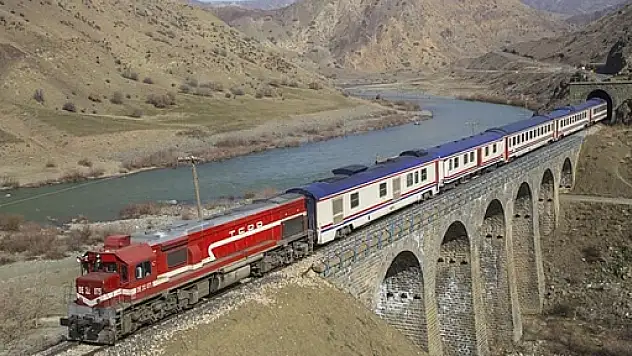 TCDD'den 'Tren Yollarında Otla Mücadele İçin İlaçlama Yapılacak' Uyarısı