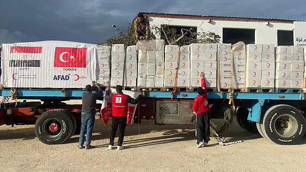 Türk Kızılay Yardımlarının Refah Sınır Kapısından Geçişi Başladı