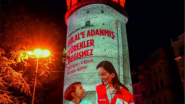 Türkiye'nin Sembol Yapıları Kızılay Kırmızısı İle Işıklandırıldı