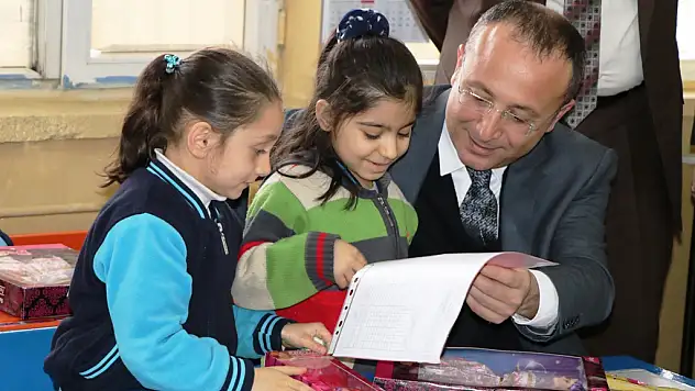 Vali Ali Fuat Atik, Öğrencilerin Karne Heyecanına Ortak Oldu