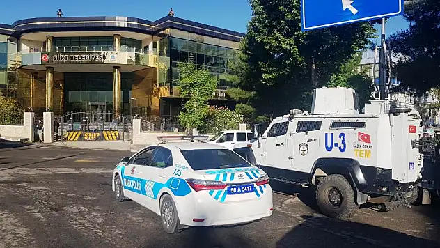VALİ ATİK, SİİRT BELEDİYESİNE KAYYUM OLDU.. KURTALAN VE BAYKAN KAYMAKAMLARI DA İLÇELERİNİN BELEDİYELERİNE KAYYUM ATANDILAR