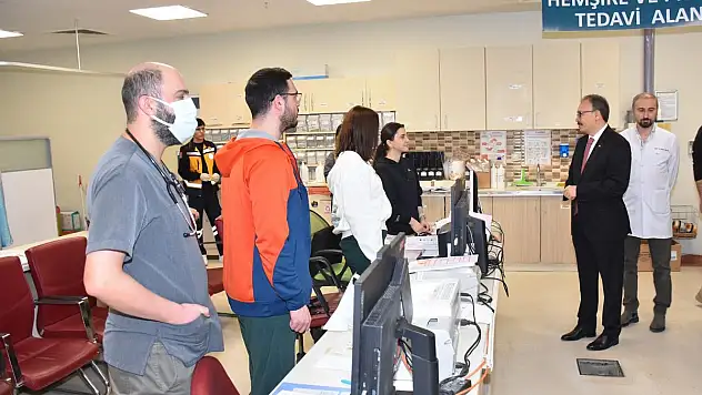 Vali Dr.Kızılkaya, Sağlık Çalışanlarıyla Buluştu