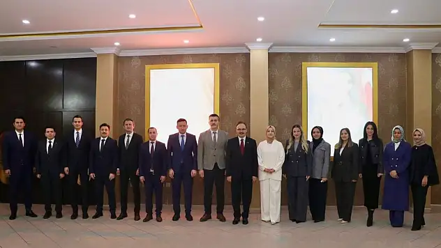 Vali Dr. Kızılkaya, Vali Yardımcıları ve İlçe Kaymakamlarıyla Bir Araya Geldi