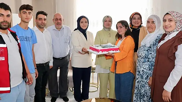 Vali Eşi Kızılkaya'dan Şehit Kızına Doğum Günü Sürprizi