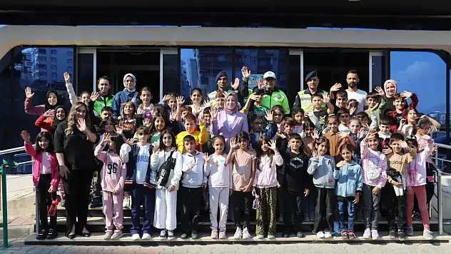 Vali Eşi Nurten Kızılkaya, Kadın Yaşam Merkezinde Kursiyerlerle Bir Araya Geldi