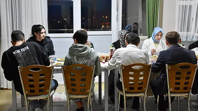 Vali Eşi Nurten Kızılkaya, 'Sevgi Çocukları' İle İftar Programında Bir Araya Geldi
