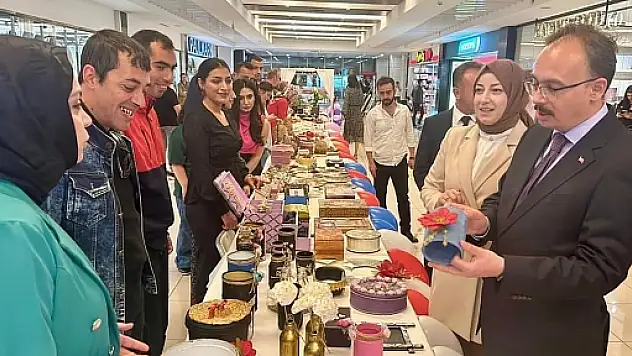 Vali Kızılkaya, Engelliler Haftasında Özel Bireylerin Hazırladığı Eserlerin Açılışını Yaptı
