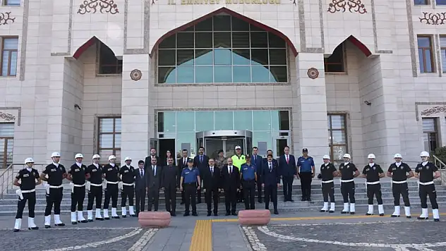 Vali Kızılkaya, İl Emniyet Müdürlüğünü Ziyaret Etti