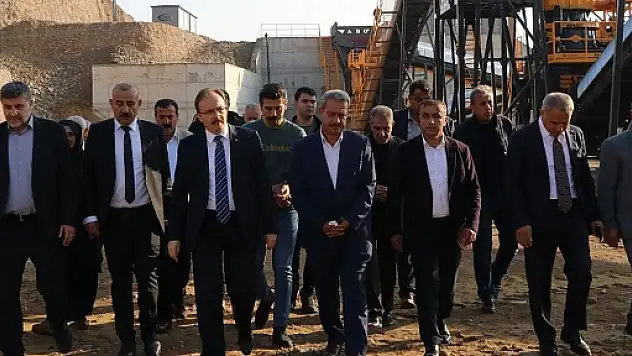 Vali Kızılkaya, İl Genel Meclis Üyelerine 'Asfalt Plenti ve Taş Kırma Tesisi'ni Gezdirdi