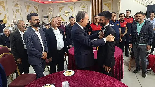 Vali Kızılkaya, İtfaiye Personelinin Düğününe Katıldı!