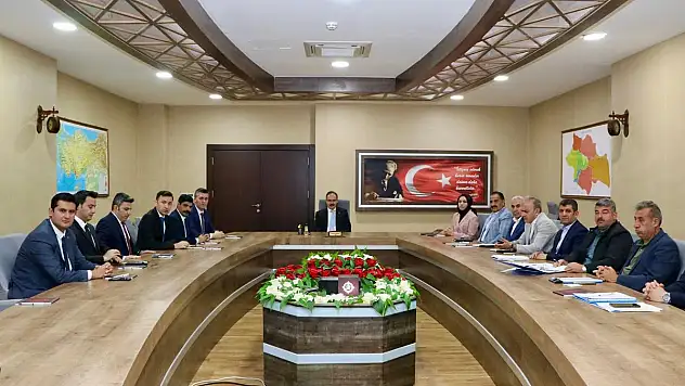 Vali Kızılkaya, Köylerin Altyapı Yatırımlarını Masaya Yatırdı