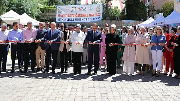 Vali Kızılkaya, Siirt Halk Eğitimi Merkezi Müdürlüğünün Yıl Sonu Sergisi'nin Açılışını Yaptı