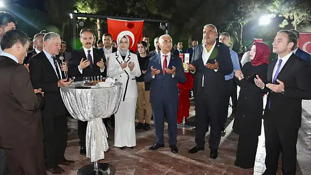 Vali Kızılkaya ve Eşi, 30 Ağustos Resepsiyonuna Ev Sahipliği Yaptı
