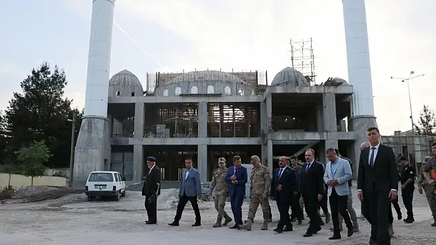 Vali Kızılkaya'dan Veysel Karani de Cami İnşaatı ve Polis Merkezine Ziyaret