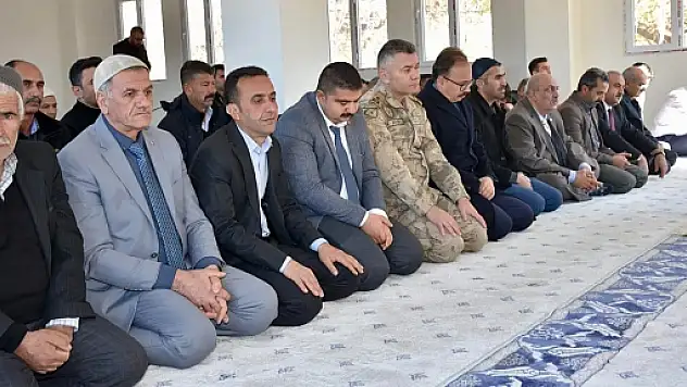 Vali Kızılkaya,'Eruh Belediye Camii ve Taziye Evi'nin Açılışına Katıldı