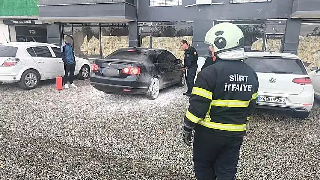 Yangın Çıktığını Zanneden Sürücü, Yangın Tüpüyle Müdahale Edince Olay Farklı Bir Boyut Aldı!