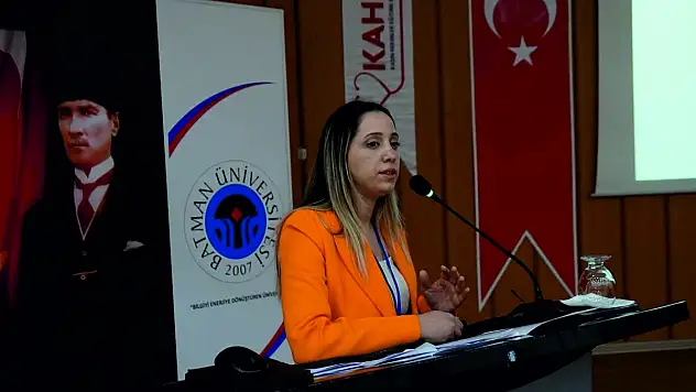Yapay Zeka Destekli Tıp Sempozyumuna Siirt EAH Doktorlarından Dr.Öğr.Üyesi Fatma Zehra Kurnuç Katılım Sağladı