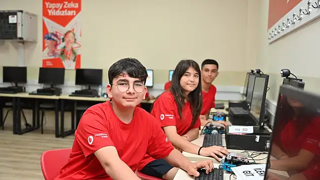 'YAPAY ZEKÂ YILDIZLARI' PROJESİNE ÇOKLU DÜŞÜNCE SİSTEMİ