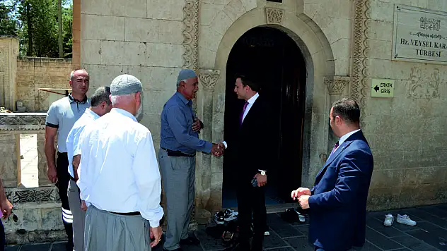 Yeni Kaymakamın İlk Ziyareti Hz.Veysel Karani Türbesine
