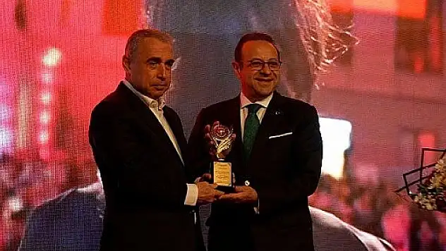 Yılın Diplomat Ödülü Hemşerimiz Egemen Bağış'a Verildi