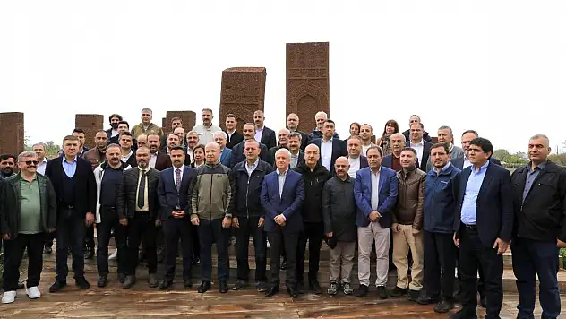 YÖK Başkanı Prof. Dr. Erol Özvar, İhtisas Üniversiteleri Rektörleri İle Birlikte Bitlis'in Tarihi ve Turistik Alanlarını Ziyaret Etti