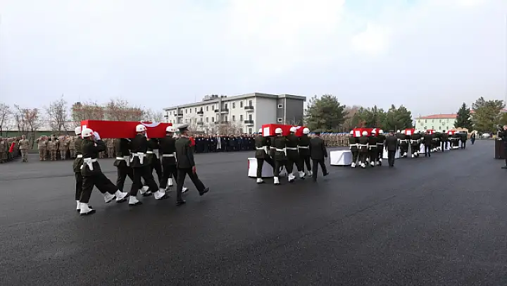 Pençe-Kilit Harekatı Bölgesinde Şehit Olan 6 Askerimiz İçin Şırnak'ta Tören Yapıldı