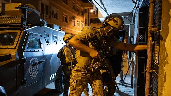 Siirt Dahil Eş Zamanlı Terör Operasyonunda 98 Şüpheli Yakalandı