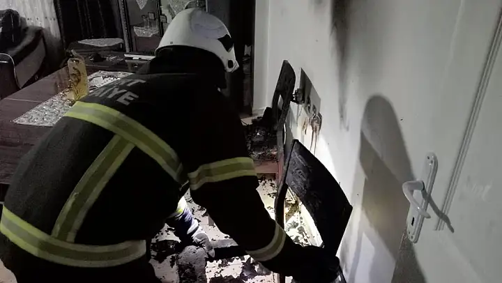 Siirt'te Ev Yangınında Dumandan Etkilenen 4 Kişi Hastanelik Oldu