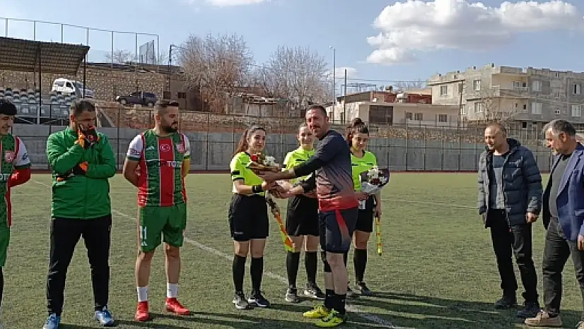 Eruh Spor'dan Bayan Hakemlere Anlamlı Jest