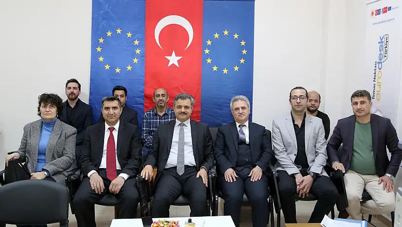 Rektör Şındak, Uluslararası İlişkiler Koordinatörlüğünün Faaliyetleri Hakkında Brifing Aldı