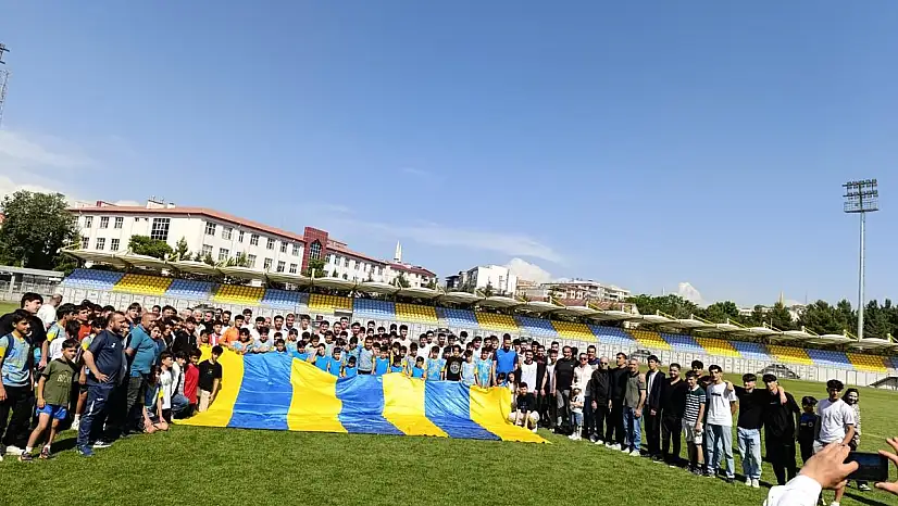 Siirt Derbisi Öncesi Taraftarlardan Gelecek Siirt Spor'a Büyük Destek