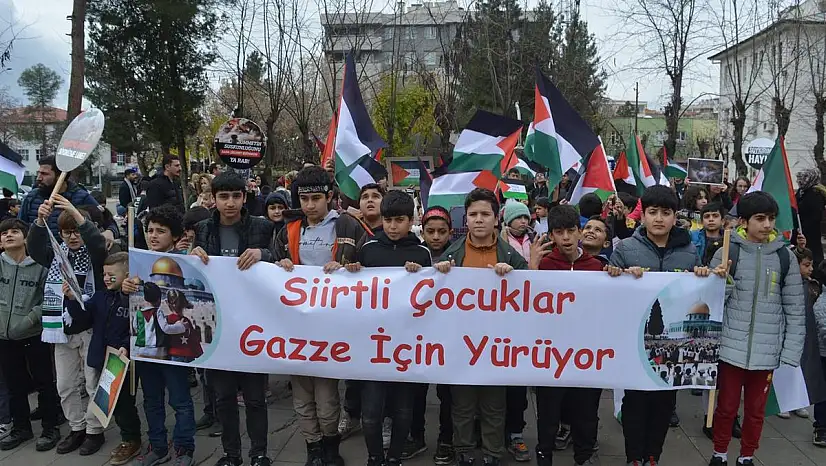 Siirt'te Binlerce Çocuk ve Aileleri Gazze'de Katledilen Çocuklar İçin Yürüdü