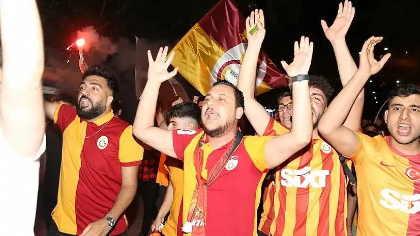 Siirt'te Galatasaray Taraftarları Şampiyonluk Kutlamalarına Hazırlanıyor!